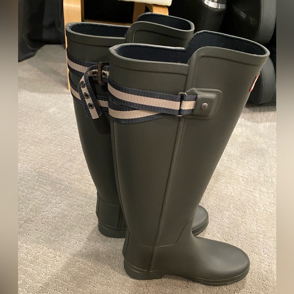 Tall Gray Hunter Boots with navy and white webbing straps - Picture 4 of 6